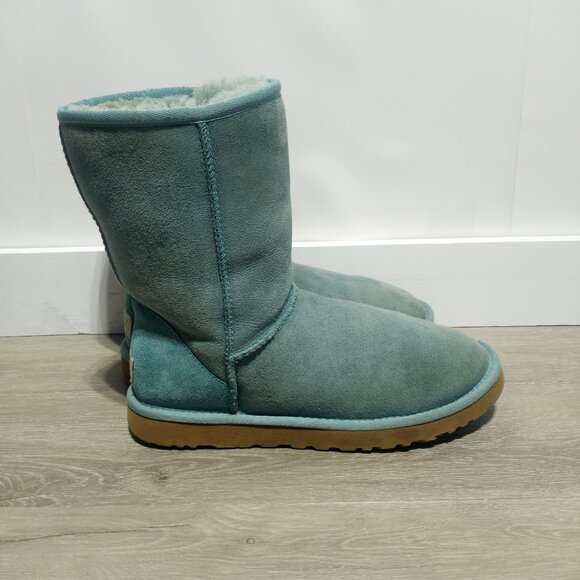 UGG Classic Sheepskin Lined Mint Green Boot Size 9 - Picture 1 of 11